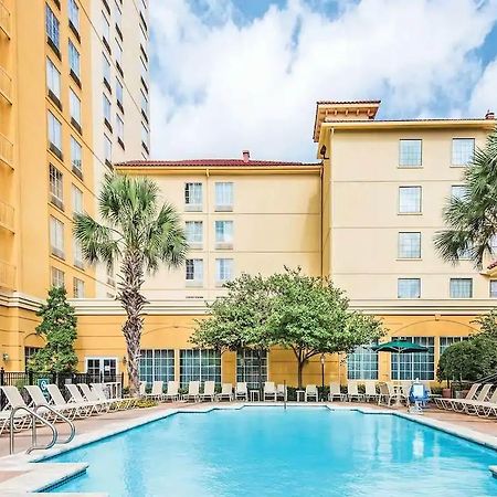 La Quinta Inn & Suites By Wyndham San Antonio Riverwalk Exterior photo