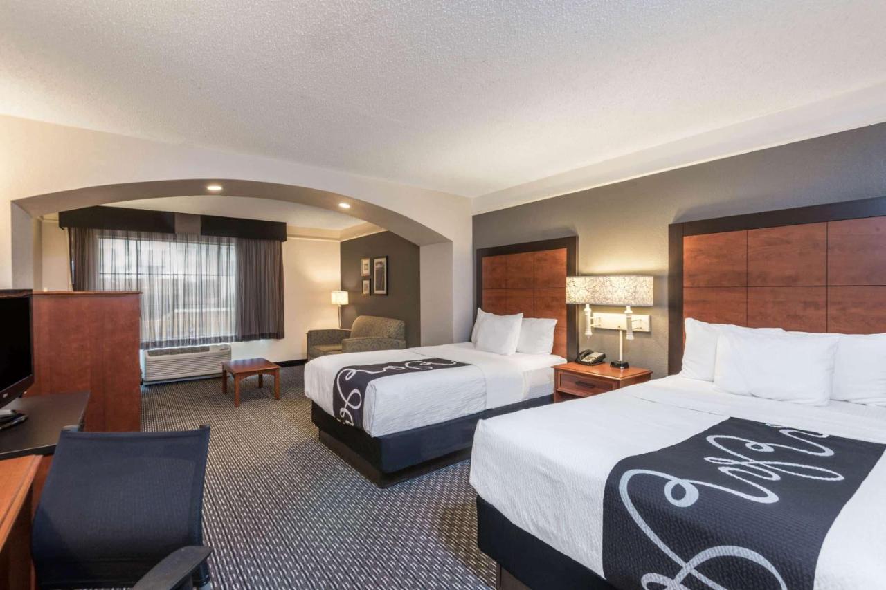 La Quinta Inn & Suites By Wyndham San Antonio Riverwalk Exterior photo
