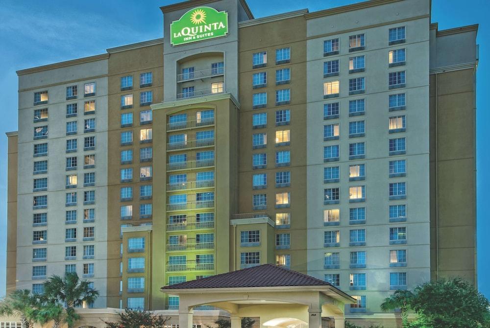 La Quinta Inn & Suites By Wyndham San Antonio Riverwalk Exterior photo