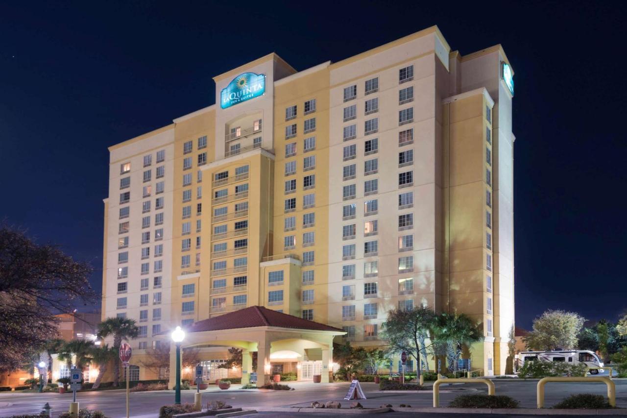 La Quinta Inn & Suites By Wyndham San Antonio Riverwalk Exterior photo