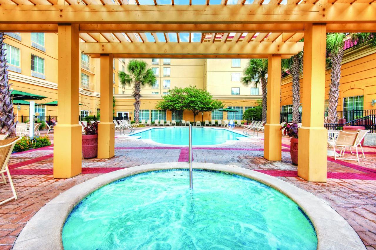 La Quinta Inn & Suites By Wyndham San Antonio Riverwalk Exterior photo