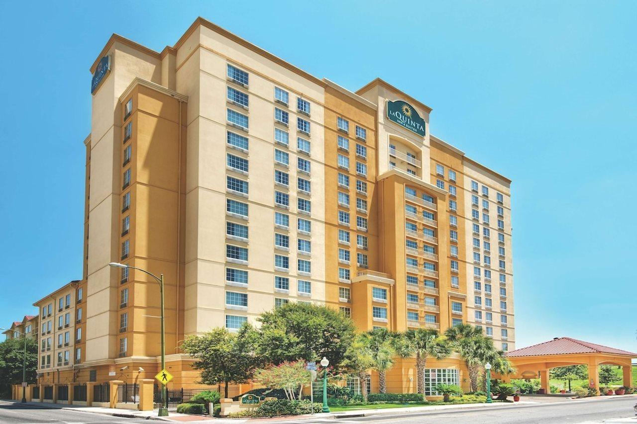 La Quinta Inn & Suites By Wyndham San Antonio Riverwalk Exterior photo