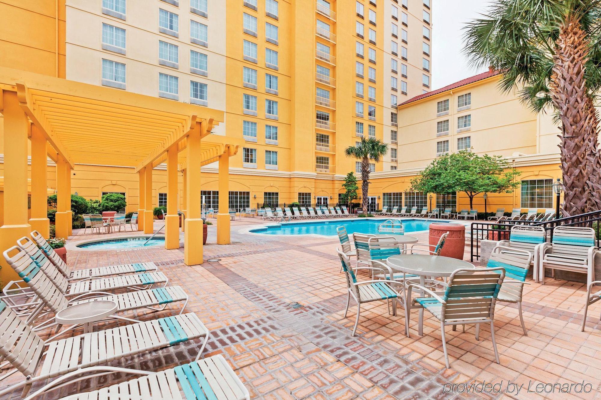 La Quinta Inn & Suites By Wyndham San Antonio Riverwalk Exterior photo