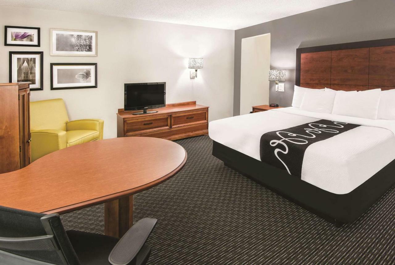 La Quinta Inn & Suites By Wyndham San Antonio Riverwalk Exterior photo