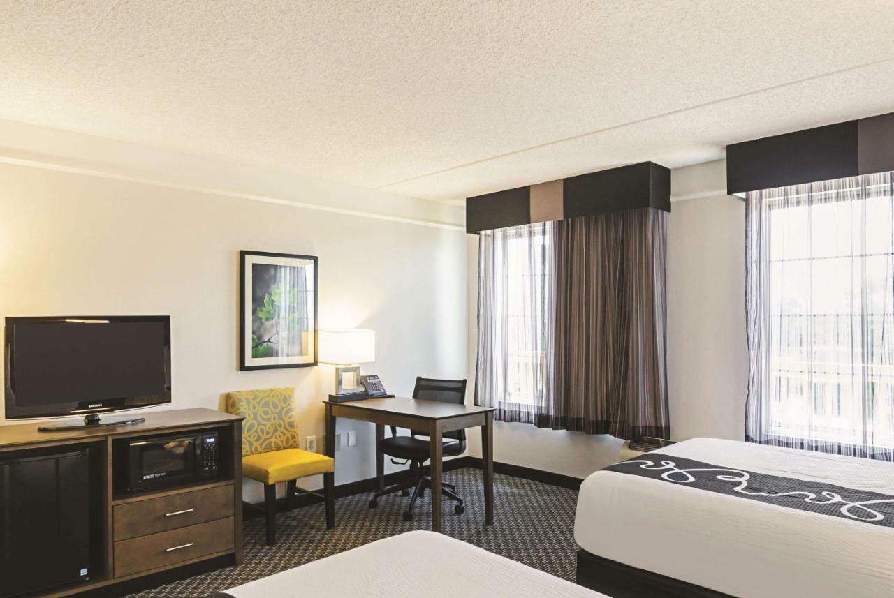 La Quinta Inn & Suites By Wyndham San Antonio Riverwalk Exterior photo