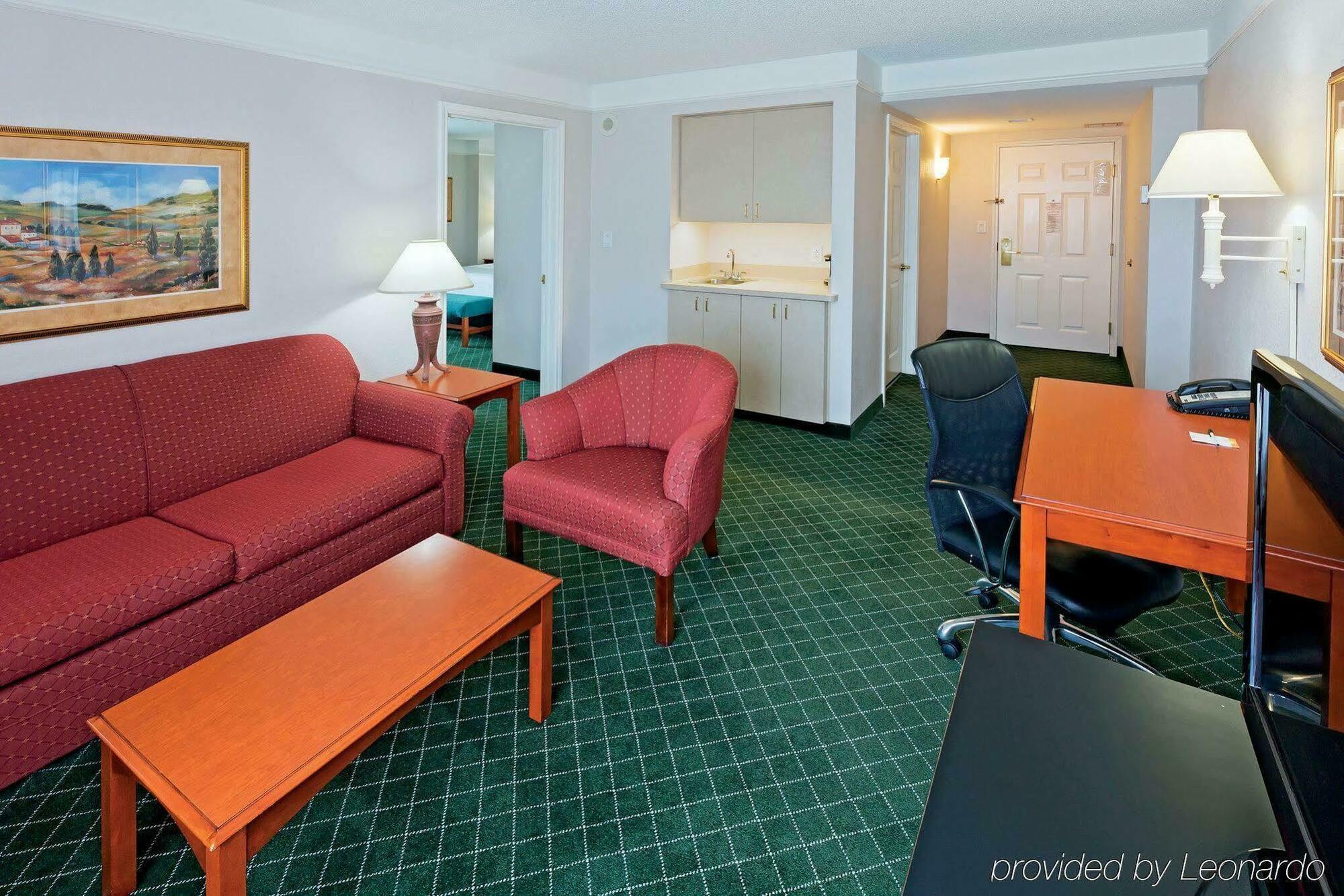 La Quinta Inn & Suites By Wyndham San Antonio Riverwalk Exterior photo