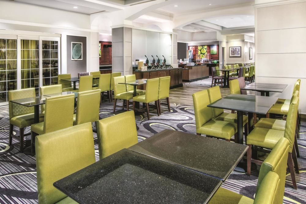 La Quinta Inn & Suites By Wyndham San Antonio Riverwalk Exterior photo