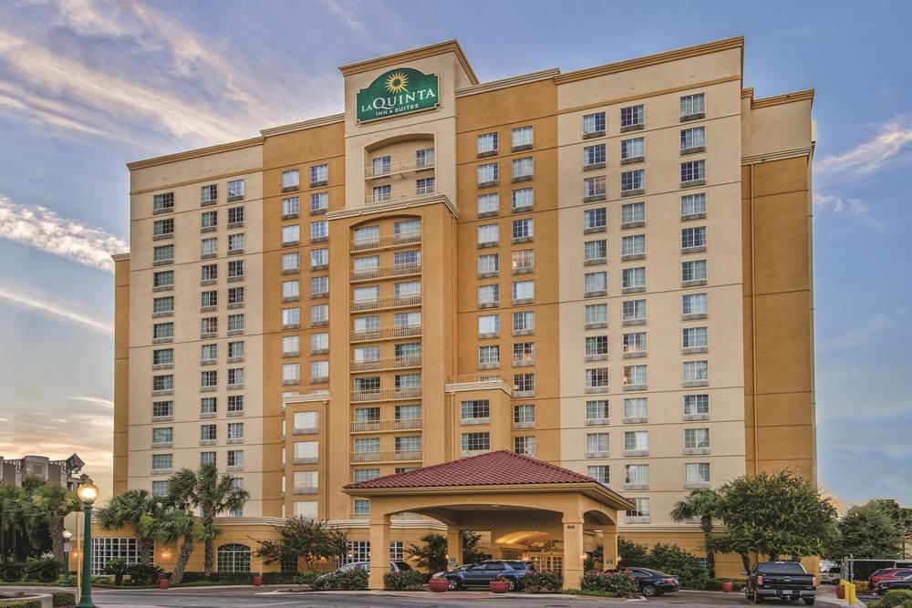La Quinta Inn & Suites By Wyndham San Antonio Riverwalk Exterior photo